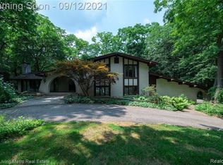 1511 Surria Ct, Bloomfield Hills, MI 48304