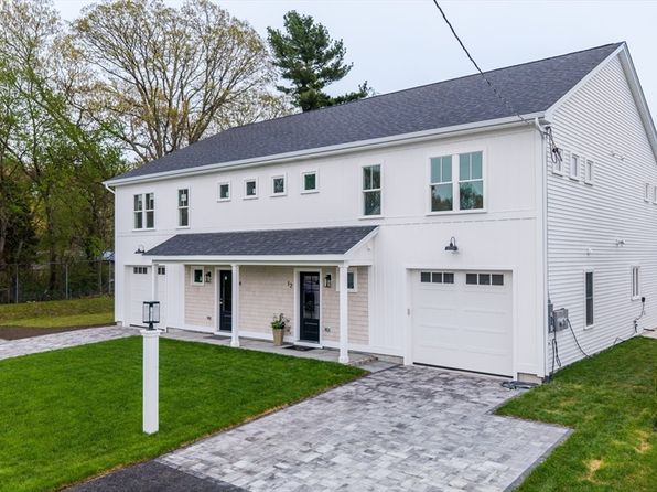 12 Hayes St #1, Acushnet, MA 02743