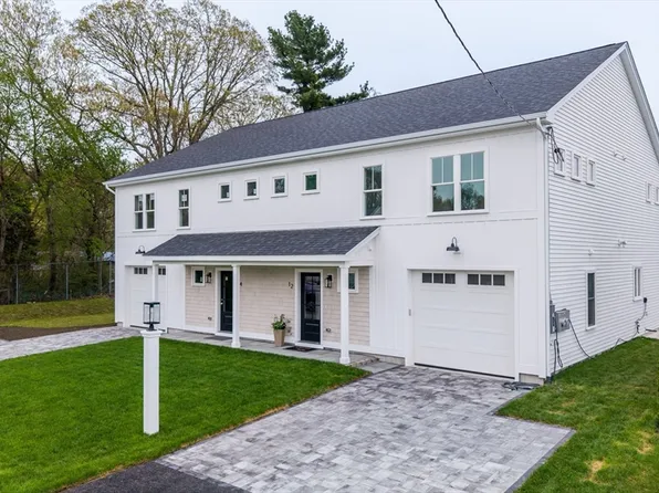 12 Hayes St #1, Acushnet, MA 02743