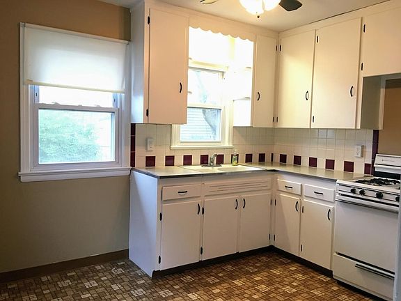 4th image of 18401 E Park Dr