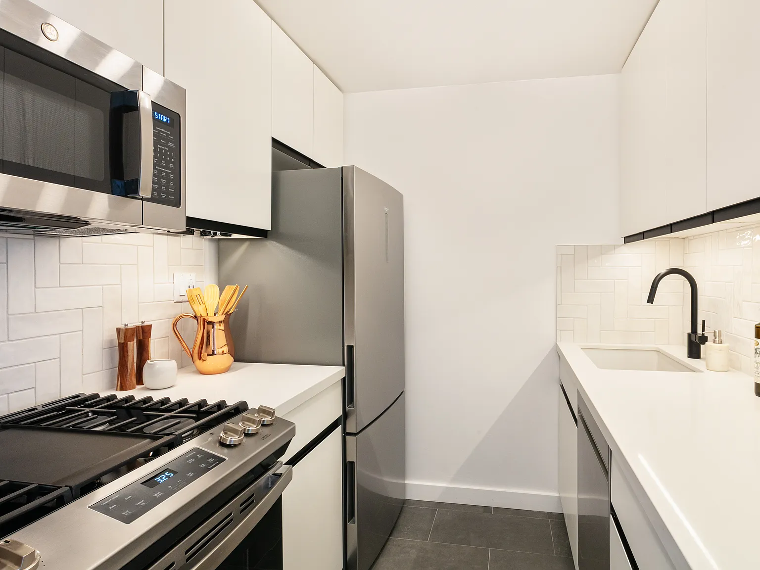 235 West 56th Street — Photo 4