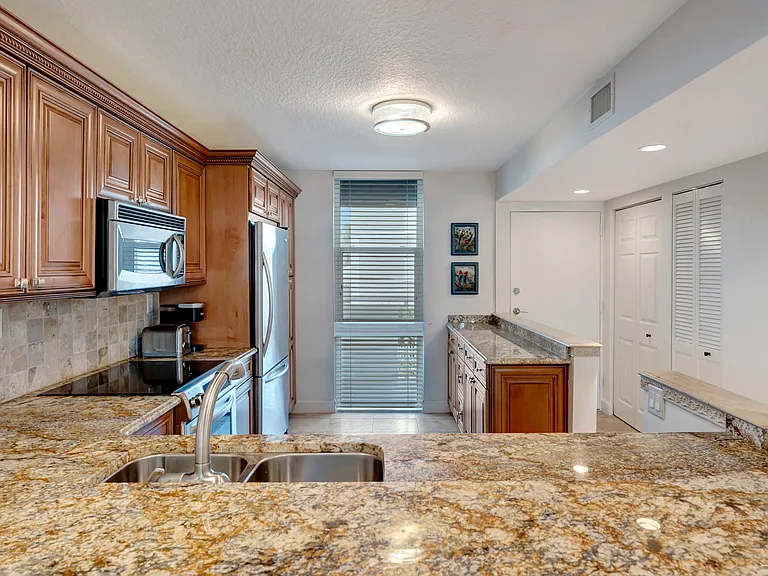 1480 Ocean Dr #2G — Photo 28