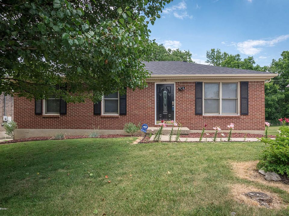1st image of 1835 Oakwood Dr