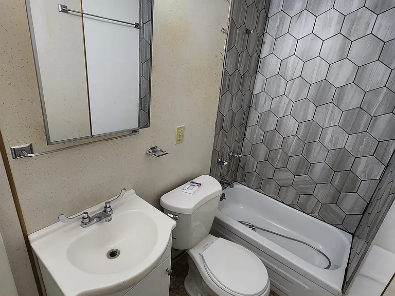 403 Meeker St — Photo 9
