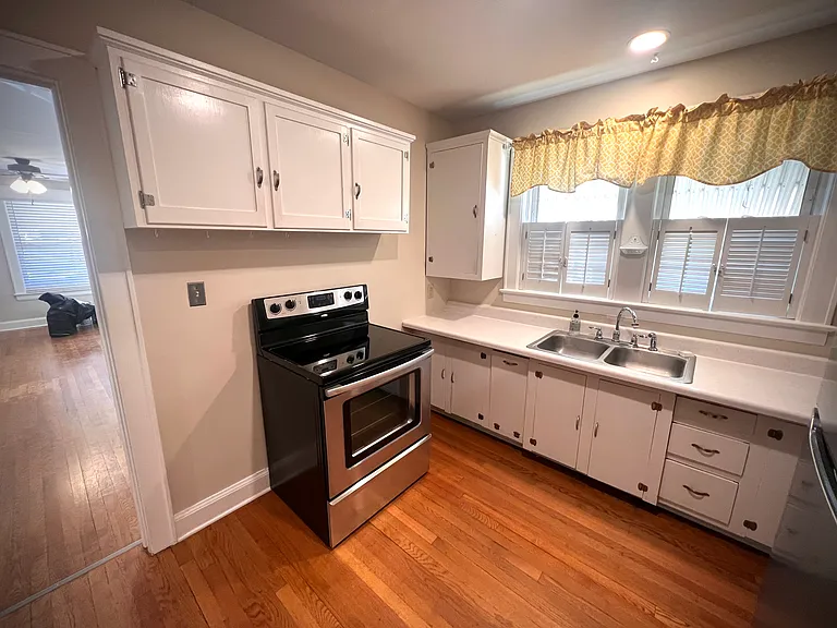 412 W Oldtown St — Photo 3