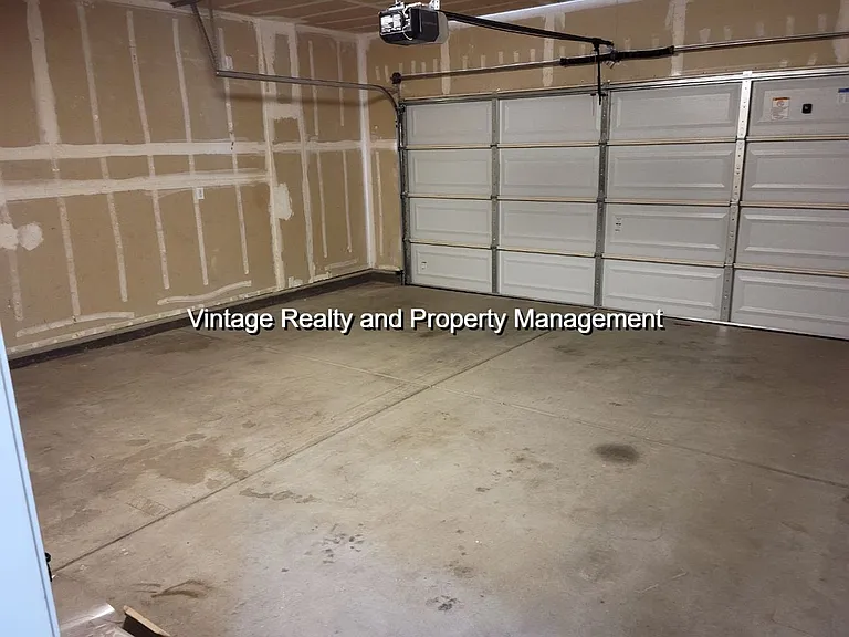 1052 Foxfire Dr — Photo 18