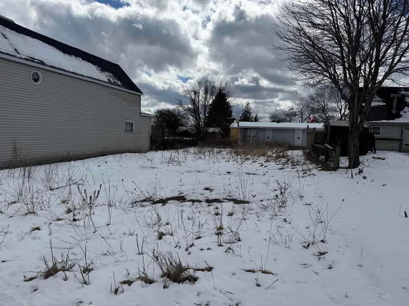 233 Legatto St, Sydney Mines, NS B1V 2T2