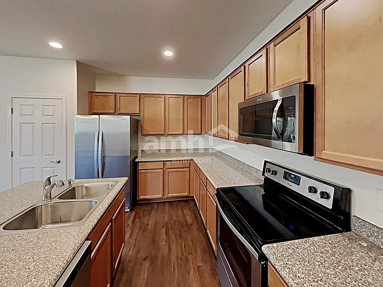 1688 E Primavera Way — Photo 7