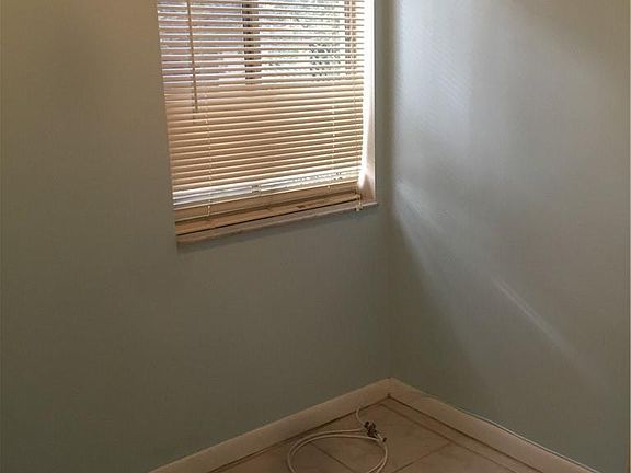 4th image of 302 Gardens Dr
