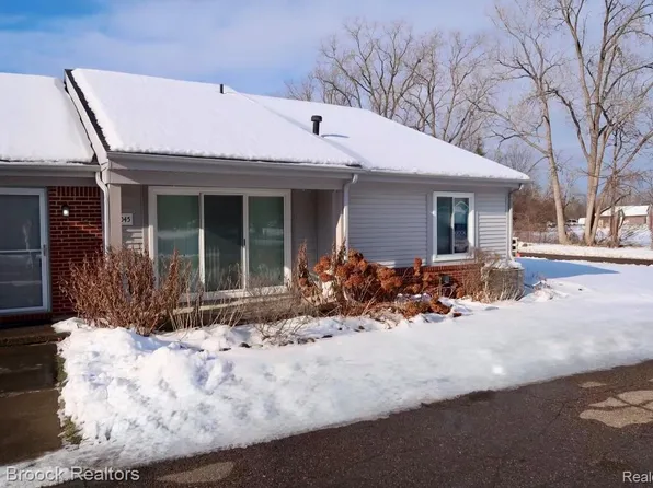 1045 Leisure Dr, Flint, MI 48507