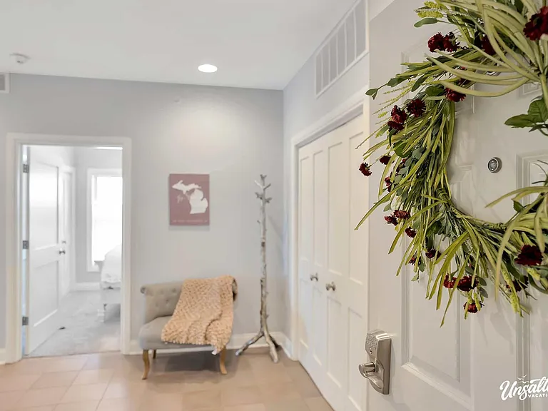 19 W Savidge St #29 — Photo 35