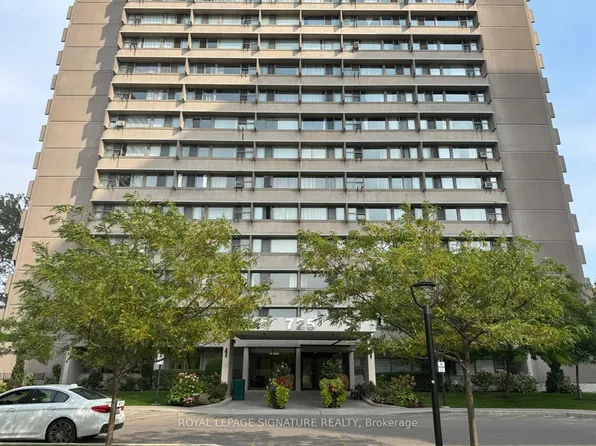 725 Don Mills Rd #305, Toronto, ON M3C 1S8