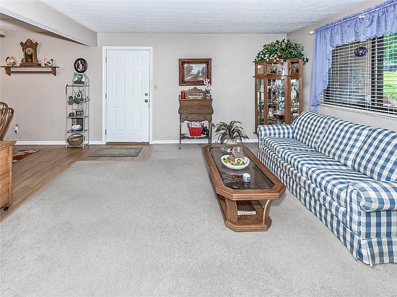 3rd image of 801 Lancashire Dr APT 4