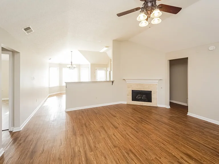 7203 Fox Creek Dr — Photo 5