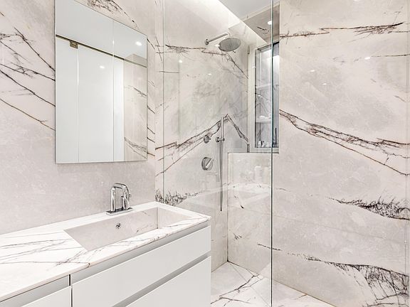 5th image of 26 E 63rd St APT 8E