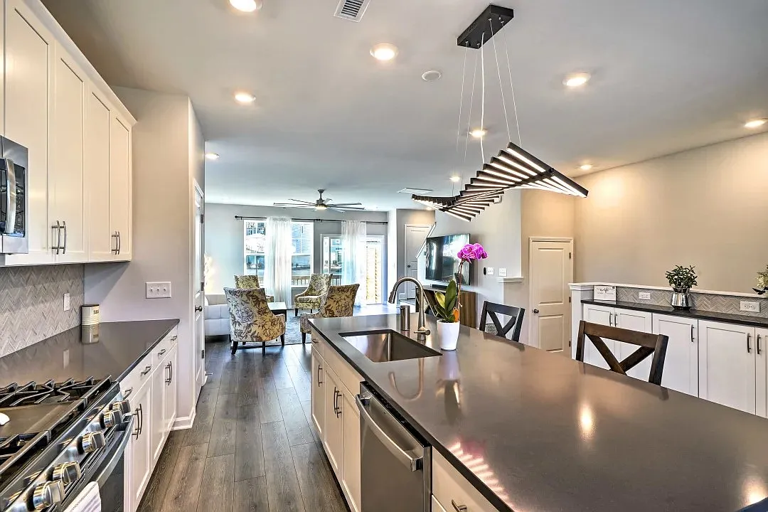 1020 Manorhaven Dr — Photo 4
