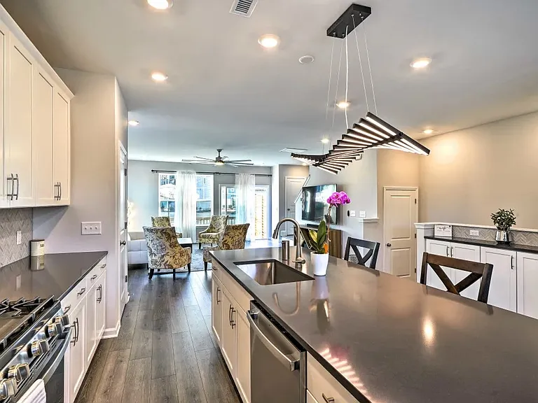 1020 Manorhaven Dr — Photo 4