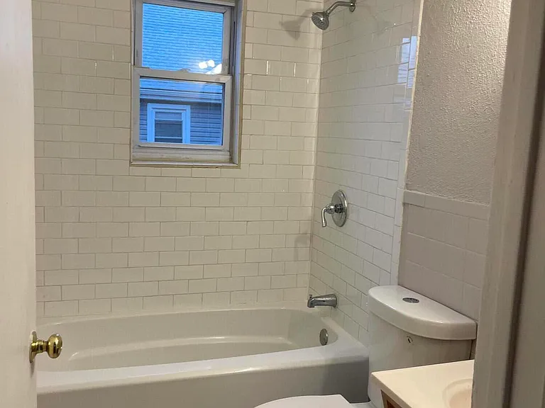 72 Willis Ave #2 — Photo 4