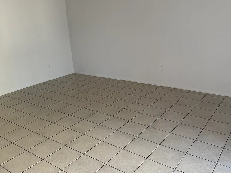 645 W Rio Salado Pkwy #101 — Photo 2