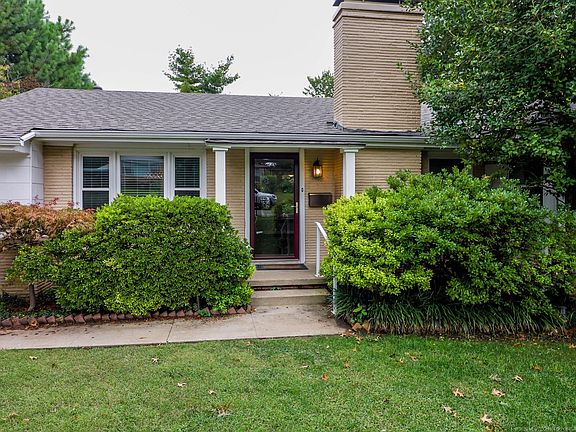 3rd image of 2531 S College Ave