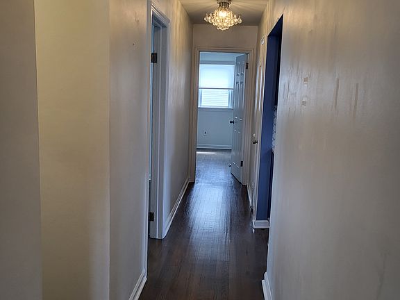 3rd image of 722 Tyler St Floor 1