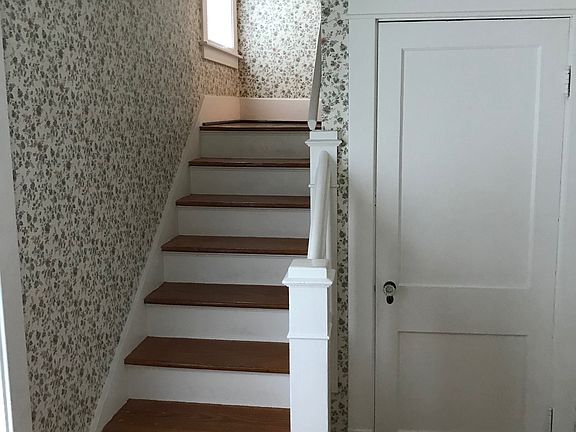 3rd image of 370 Linden Ave
