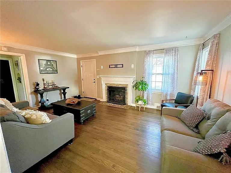 5635 Roe Blvd — Photo 4