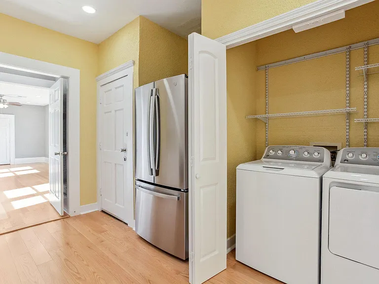 1426 Alvar St — Photo 3