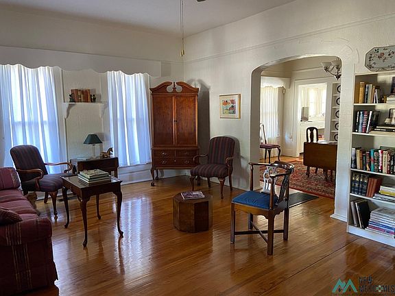 3rd image of 410 N Lea Ave