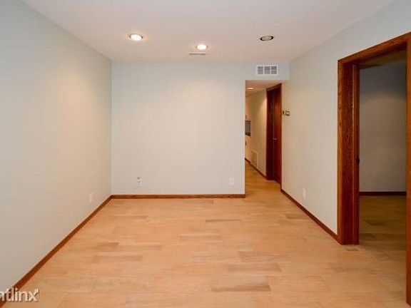 3rd image of 2157 W Cuyler Ave #G
