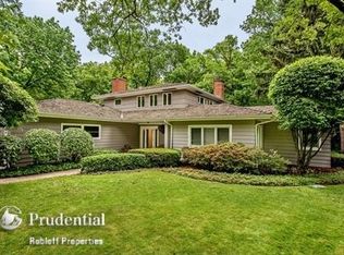 209 Maple Ct, Lake Forest, IL 60045