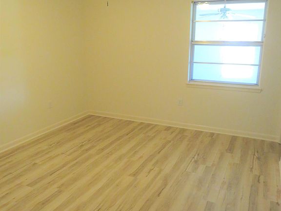 3rd image of 317 Sikes Cir