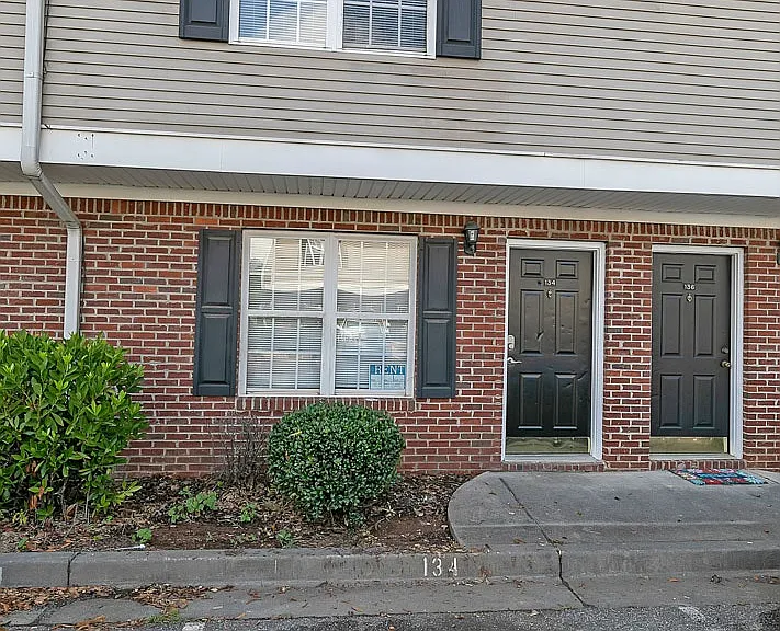 134 Point Place Dr — Photo 2