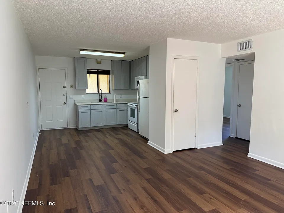 5243 Westchase Ct #3
