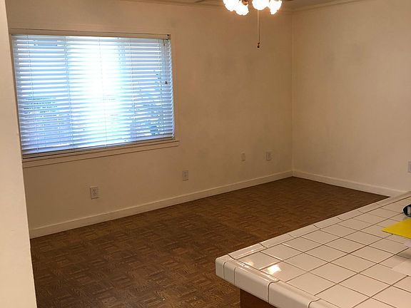 5th image of 2818 Varden Ave