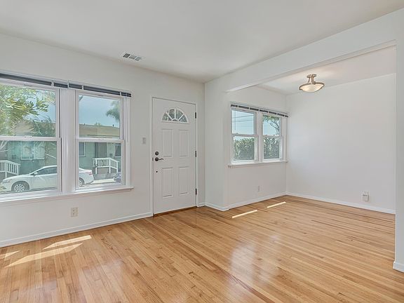 Living Room/Dining Room 2