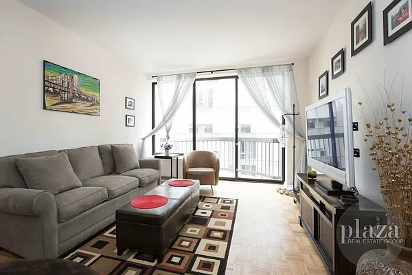 Sold by Plaza Real Estate Group | media 15