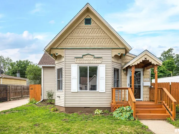 1212 Royal Ave, Pekin, IL 61554