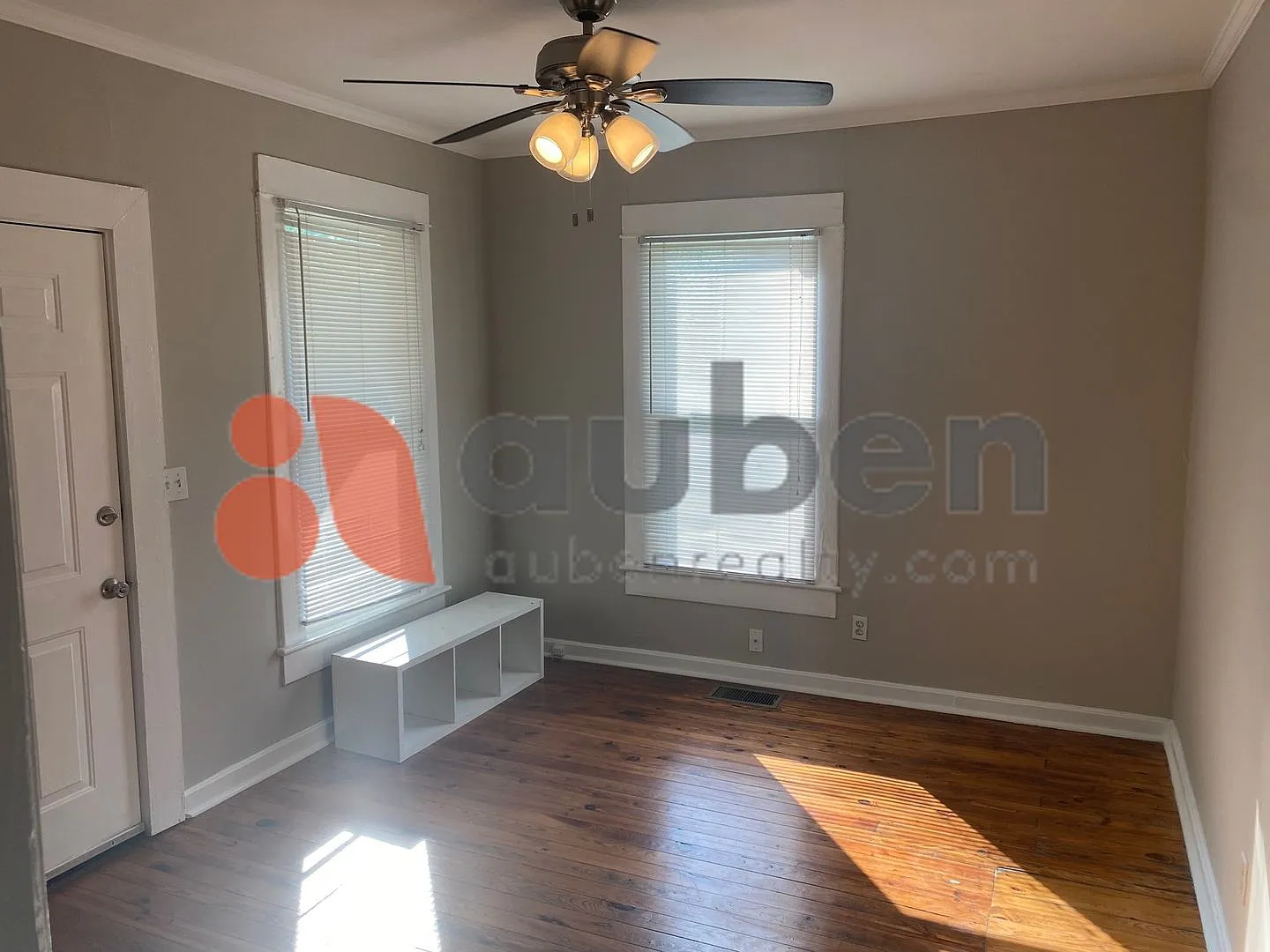 Cozy 2 Bed 1 Bath Home in Northshore! — Photo 2