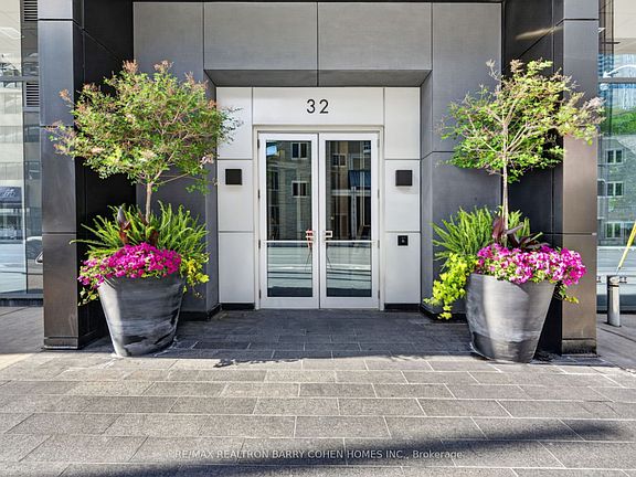 3rd image of 32 Davenport Rd #303