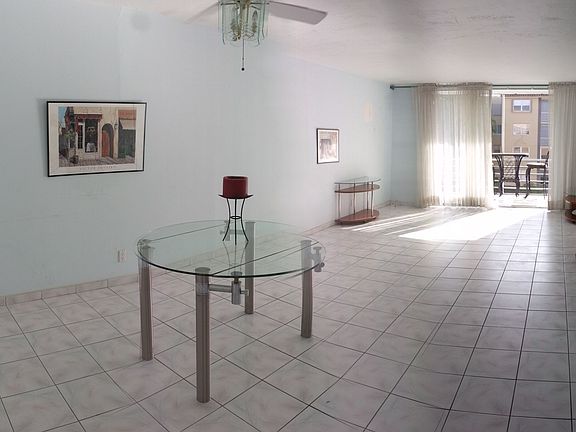2nd image of 2821 Somerset Dr APT 306