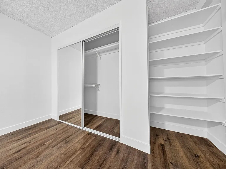 20353 Saticoy St — Photo 31