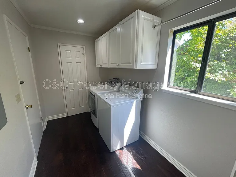 1339 David Ave — Photo 16