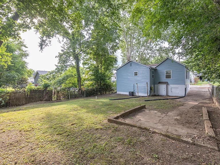 204 Walnut St — Photo 8