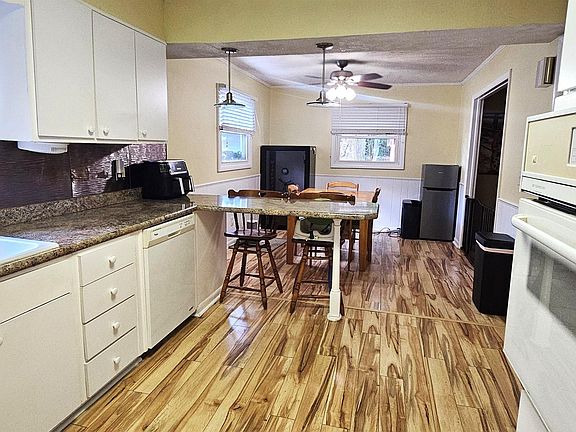 5th image of 1807 N Saint James Blvd