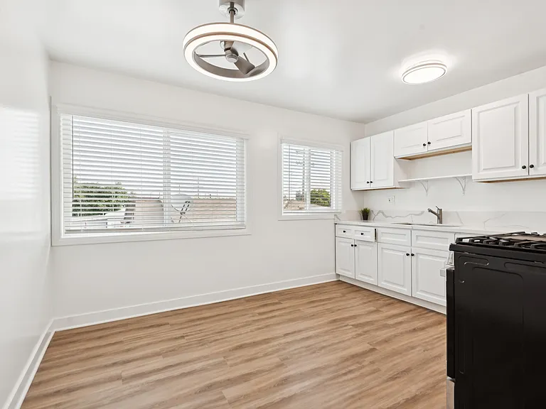 Sahara Apartments — Photo 8