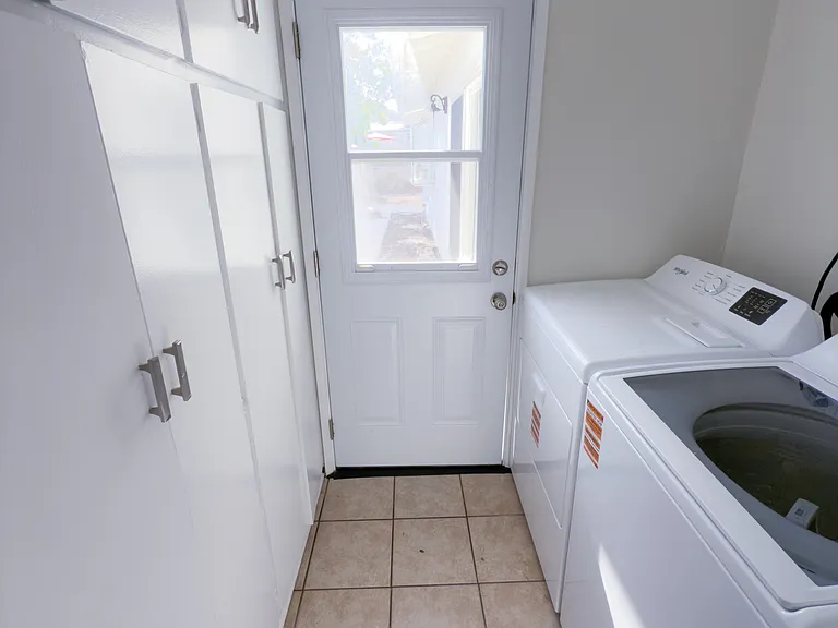 176 W Gainsborough Rd — Photo 44