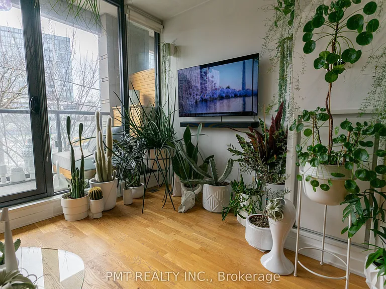 8 Dovercourt Rd #204 — Photo 6