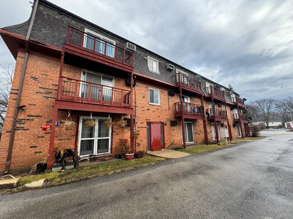 1330 W Main St APT 12, Saint Charles, IL 60174