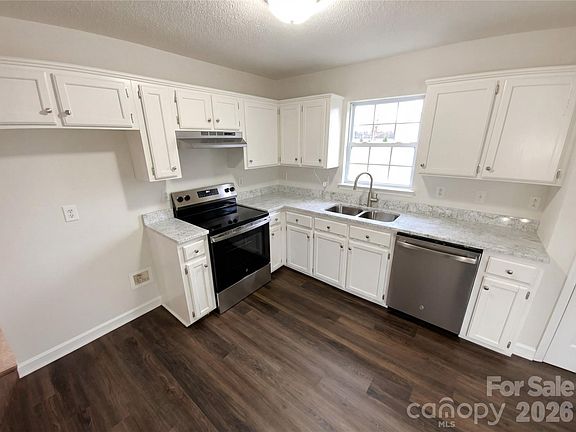 2nd image of 1617 Maurice Trull Rd